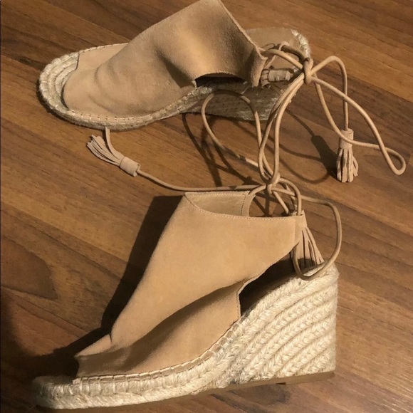 Betty's Women Tan Wedges US 6 - Picture 4 of 8